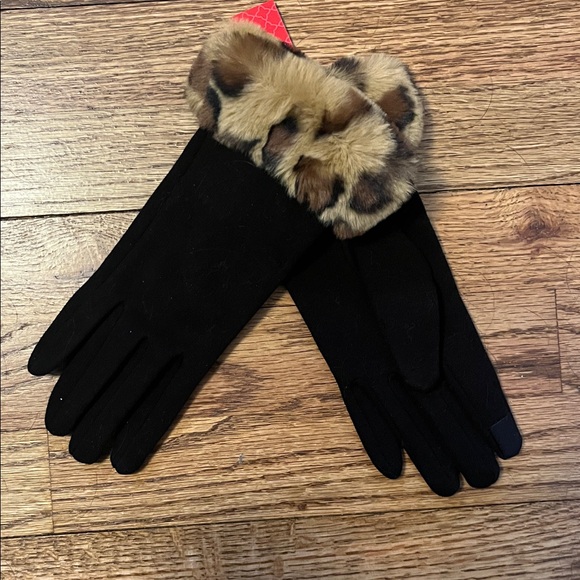 Touchscreen Faux Fur Glove - Picture 2 of 5